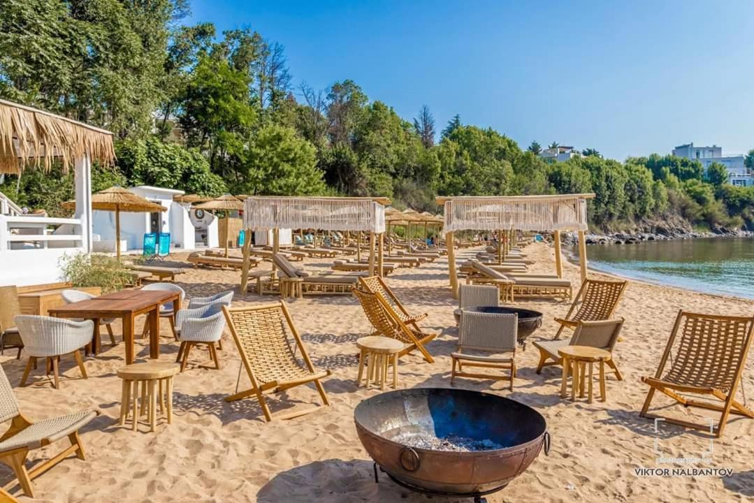 July'S Island Deluxe Apartamento Chernomorets Exterior foto