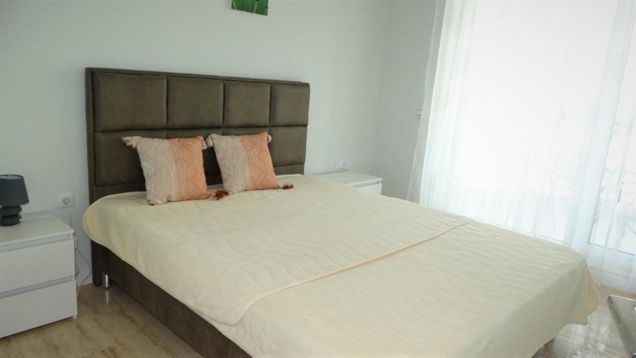 July'S Island Deluxe Apartamento Chernomorets Exterior foto