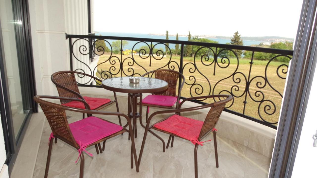 July'S Island Deluxe Apartamento Chernomorets Exterior foto