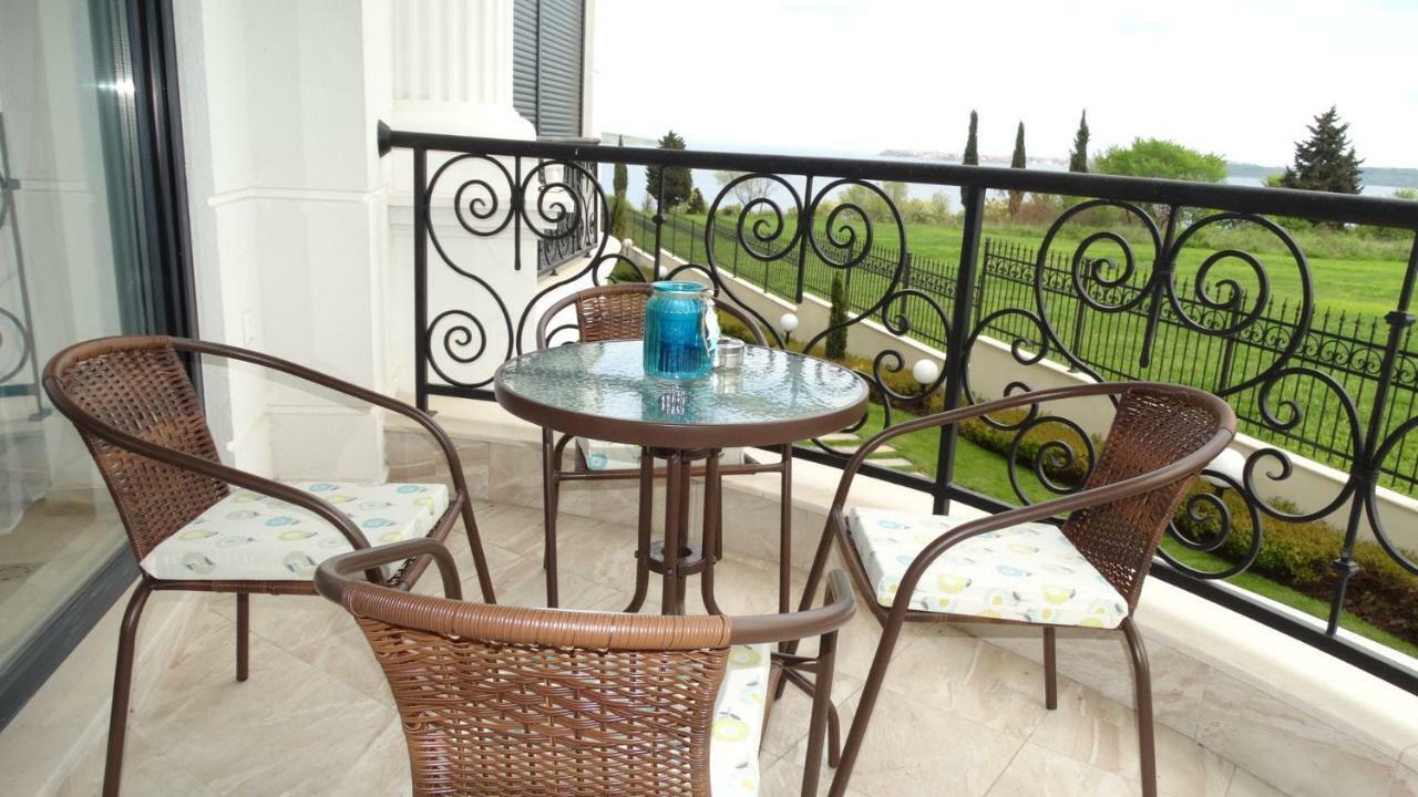 July'S Island Deluxe Apartamento Chernomorets Exterior foto